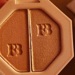 Fenty Beauty Makeup - Fenty Beauty by Rihanna highlighter Fenty Beauty Makeup - Fenty Beauty by Rihanna highlighter